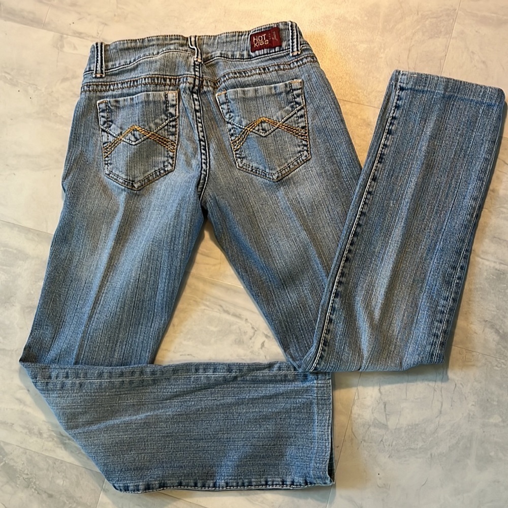 Hot kiss   Jeans, blue Medium wash  low - Midrise  Size 5Jr.  27